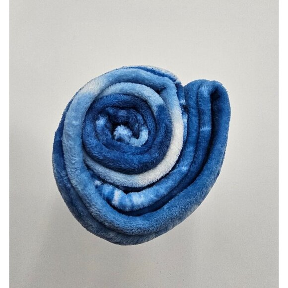 New - Walt Disney World Cinderella Castle Throw Blanket, 40" x 60" - Picture 7 of 8